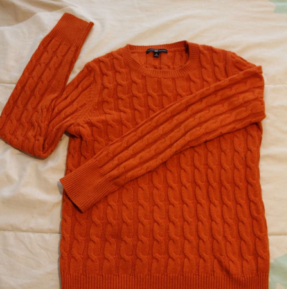 Long-sleeved cable knit sweater